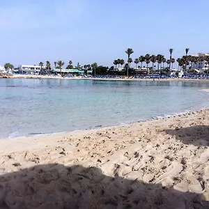 Апарт-отель Christopher's Sandy Beach