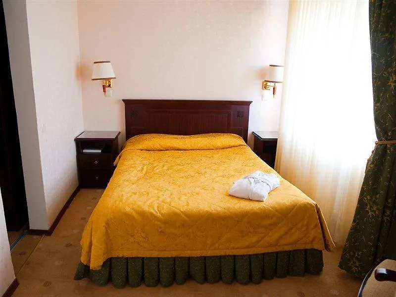 *** Hotel 